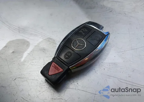 2015 Mercedes-Benz C 300 из США, поврежденный, VIN 55SWF4JB3FU051243